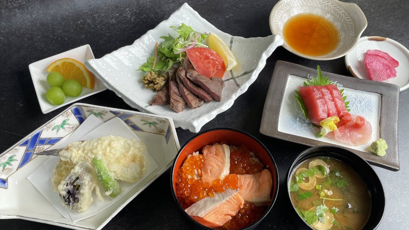 【禁煙】＜朝夕2食付＞みやぎ秋の郷土料理　はらこ飯と仙台牛タン焼き御膳