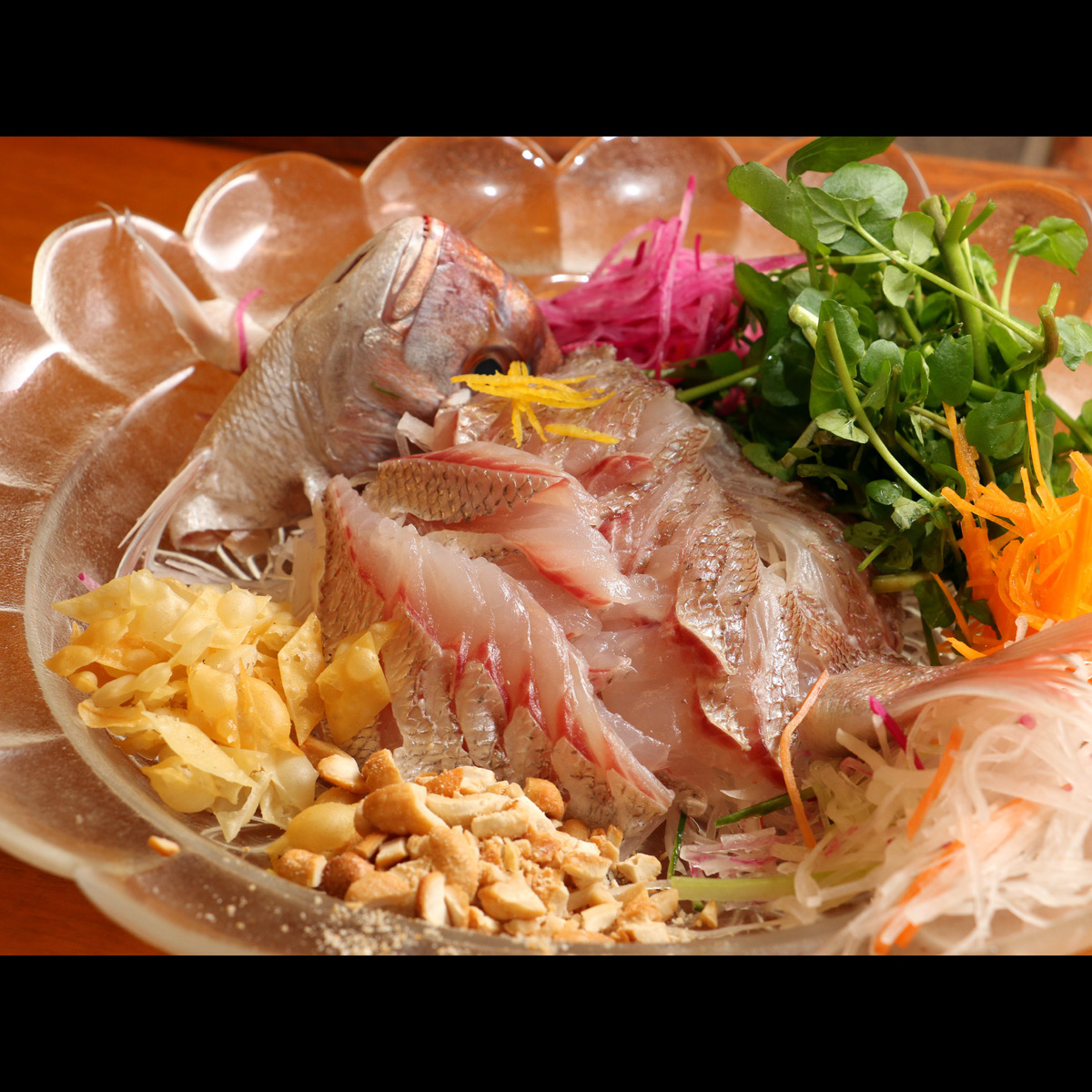 鮮魚を使ったカルパッチョ～中華風～混ぜてオリジナル中華ドレッシングでお召し上がりください。