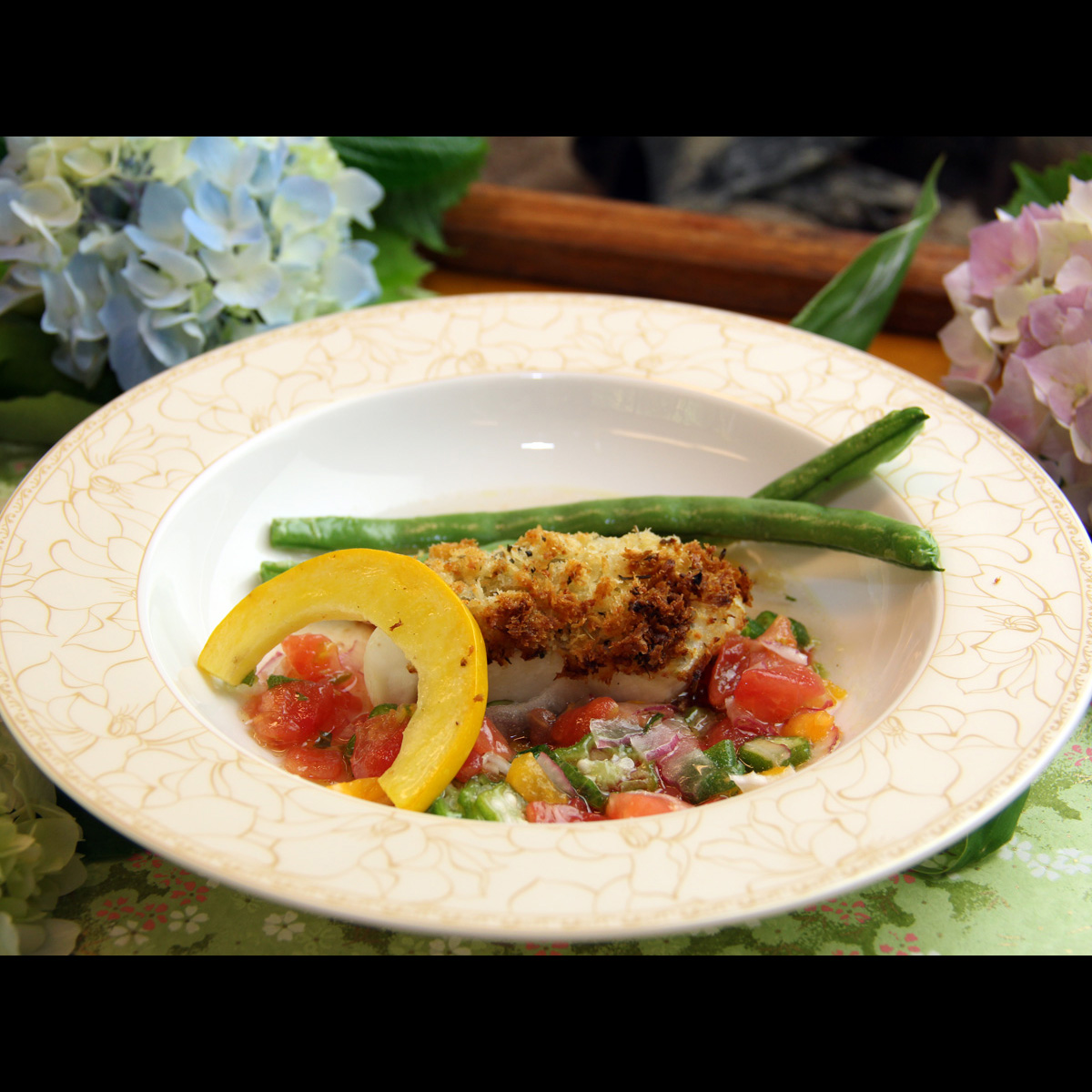 【白身魚の夏野菜ソースかけ】彩豊かな夏野菜たちは視覚と味覚両方楽しめます♪