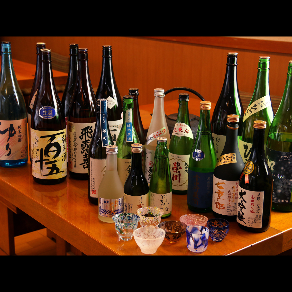 会津地方の地酒を多く取り揃えております。常時20種ほどの銘柄のご用意があります。