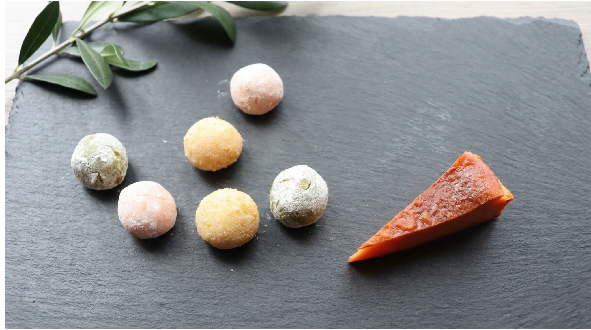 朝食のメニュー例～三色ぼうろとビーツのチーズケーキ～　