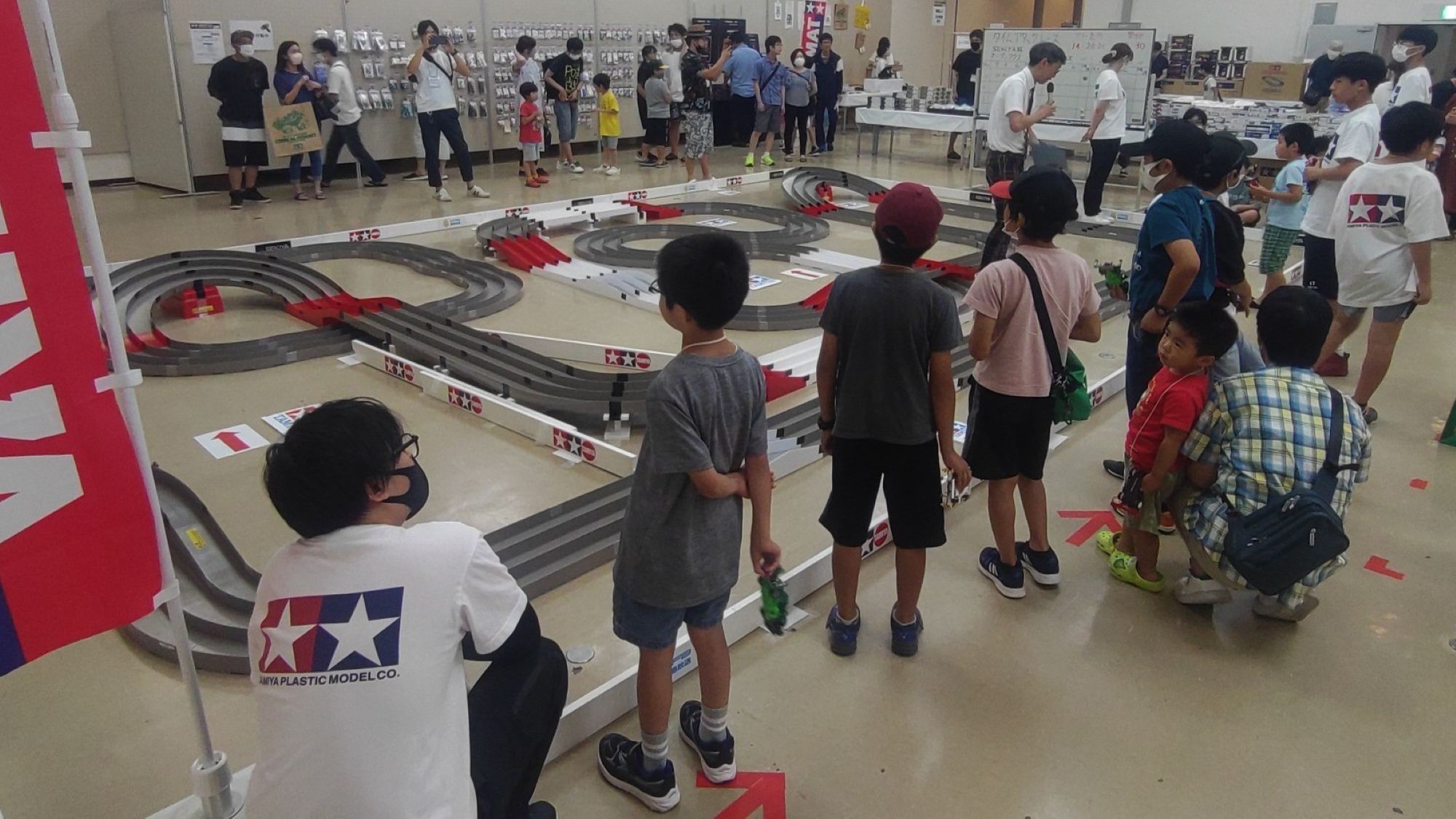 【ミニ四駆1台＋電池2本付】タミヤ公認コースで遊ぼう！親子でミニ四駆体験♪／2食付き