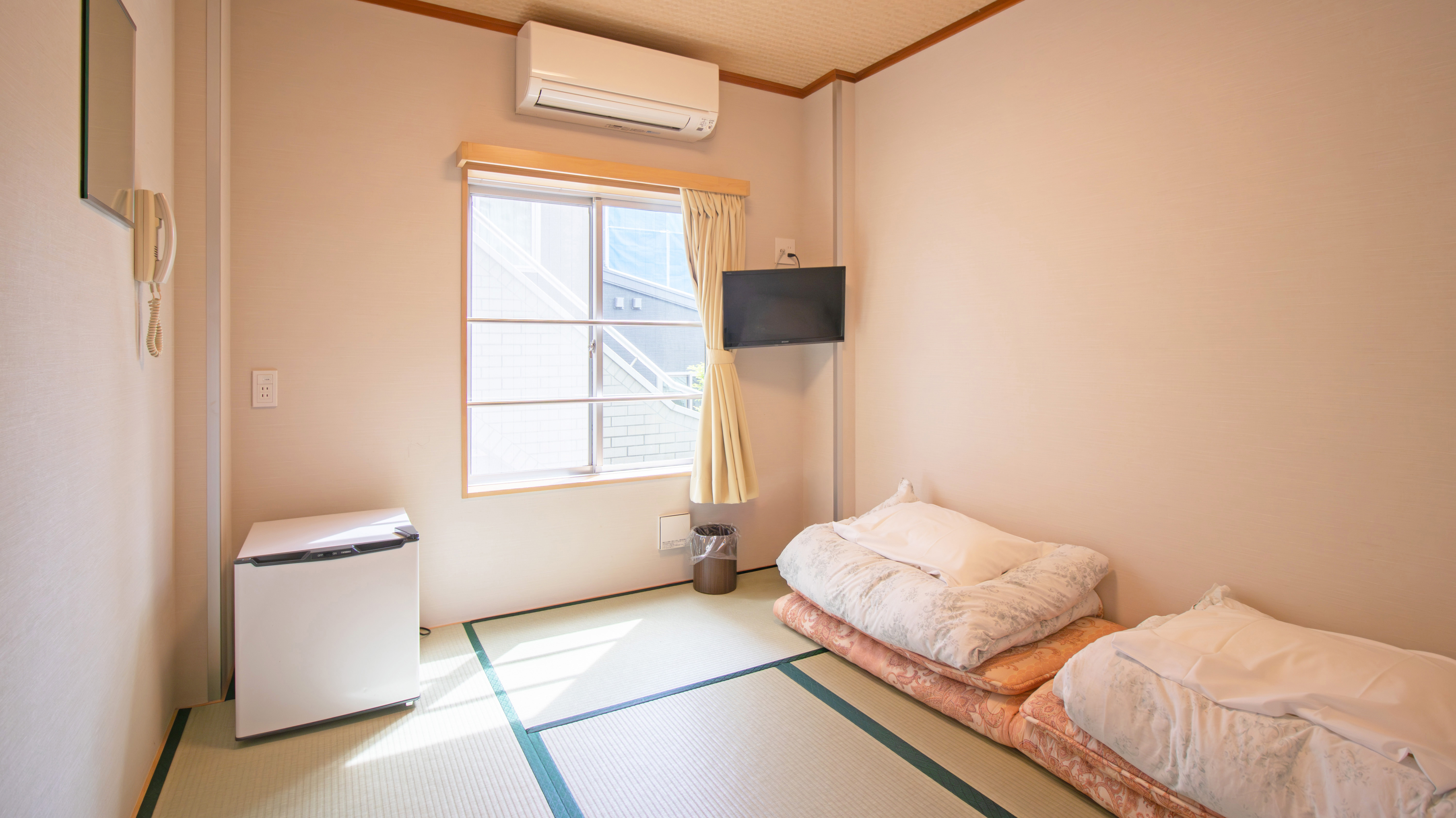 【和室・禁煙】畳の上で足を伸ばして寛げる、シンプルで落ち着いた雰囲気の禁煙客室