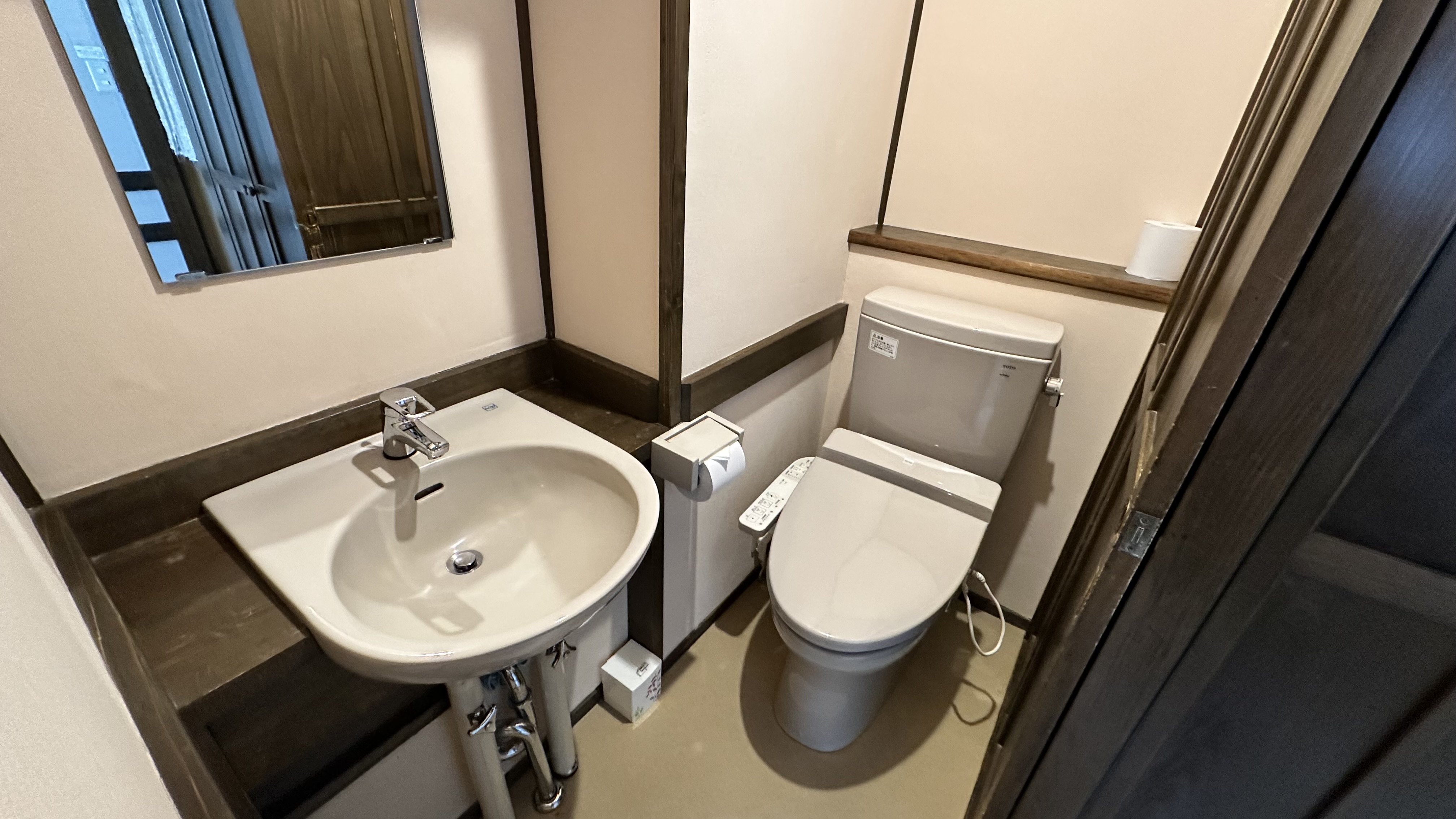 大正ロマン和室　洗面トイレ