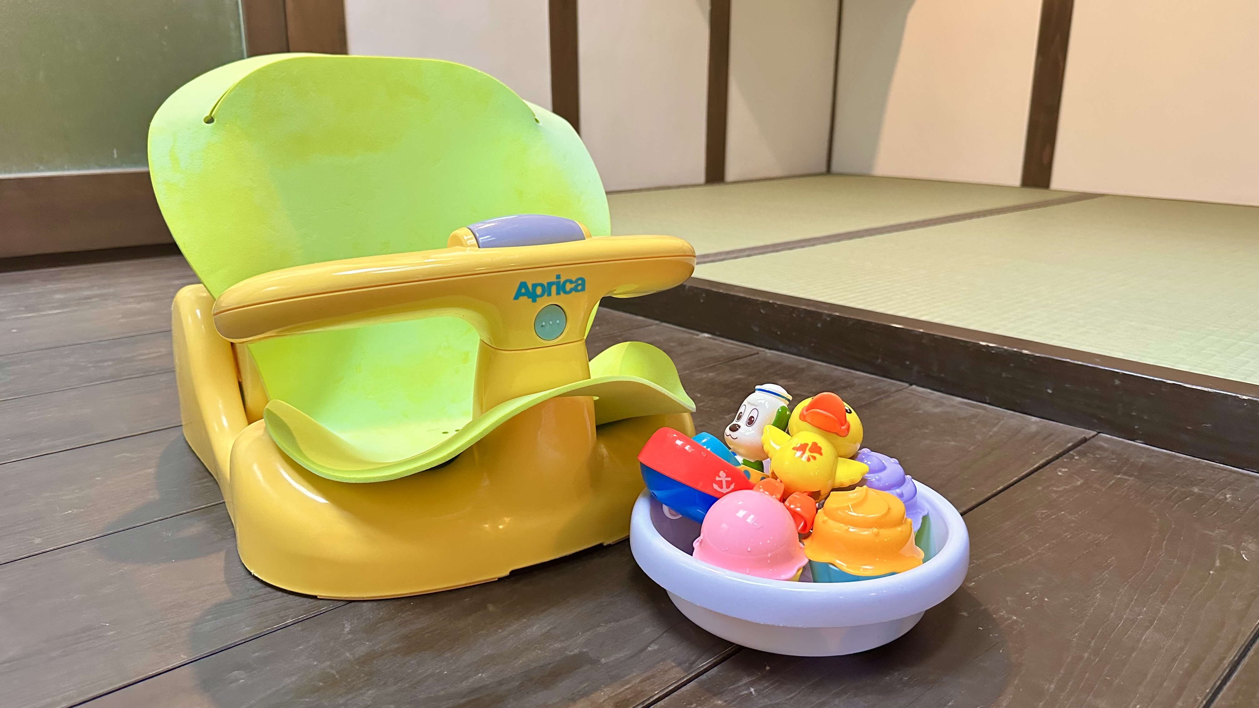【お風呂】キッズバスチェアとおもちゃ