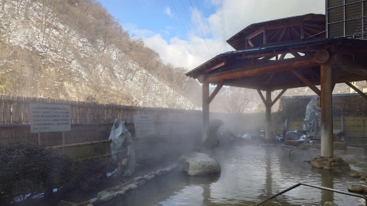 流泉の湯　露天風呂（冬）