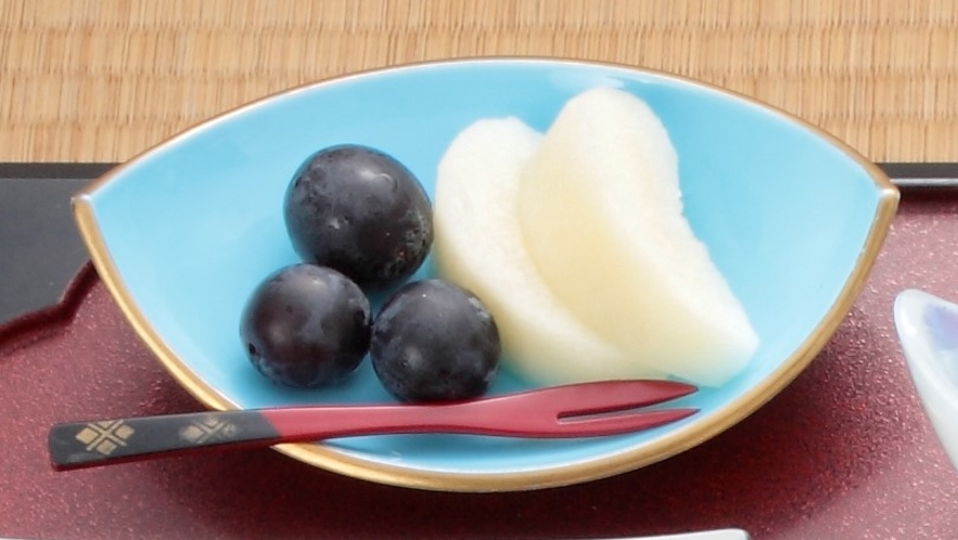朝食に季節のフルーツ