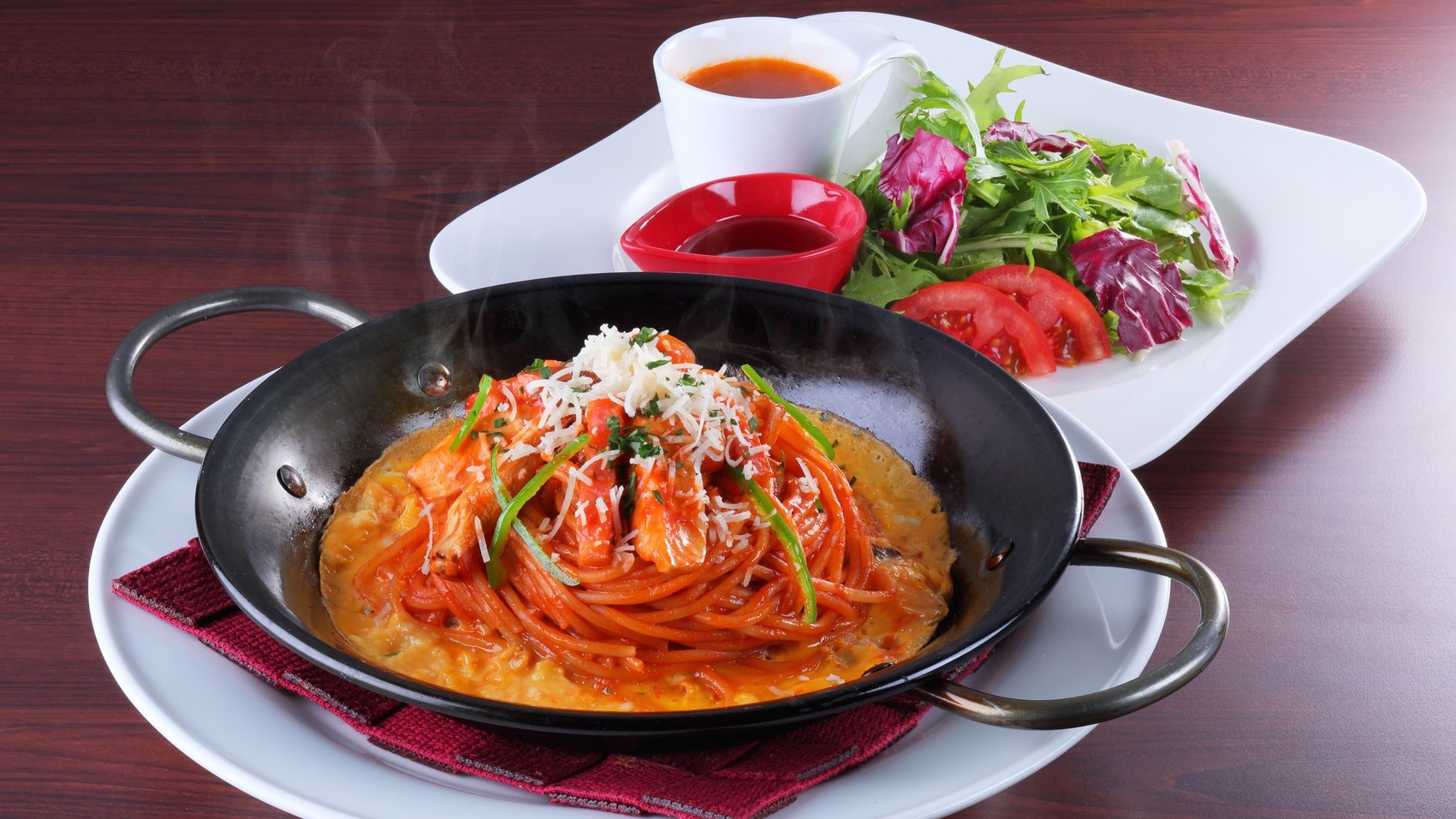 【プレミアム夕食券２，０００円分付】 ホテル内レストランでビストロ居酒屋＆なつかしの洋食屋メニュー！