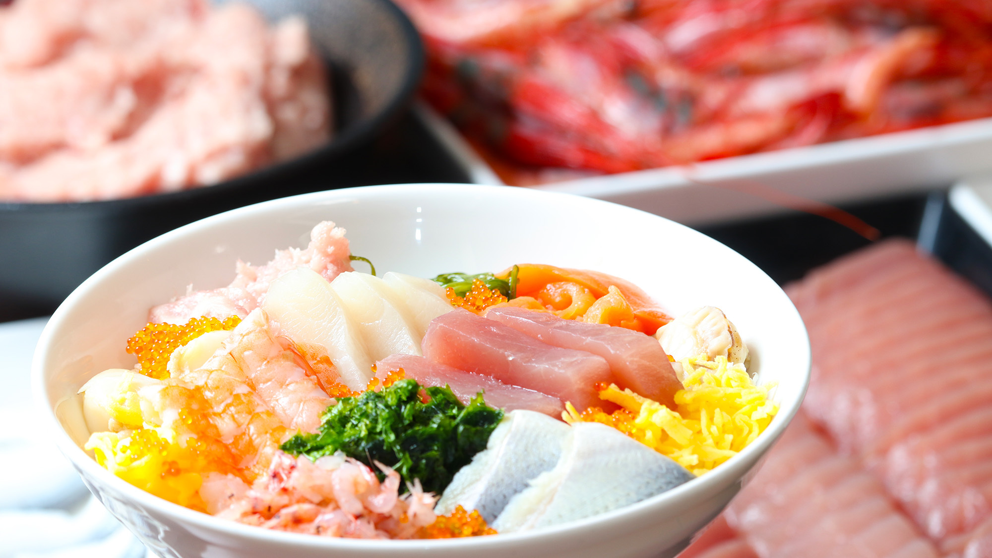 約20種の具材で作るよくばり丼が人気！＜「スカイホール」和洋バイキング＞
