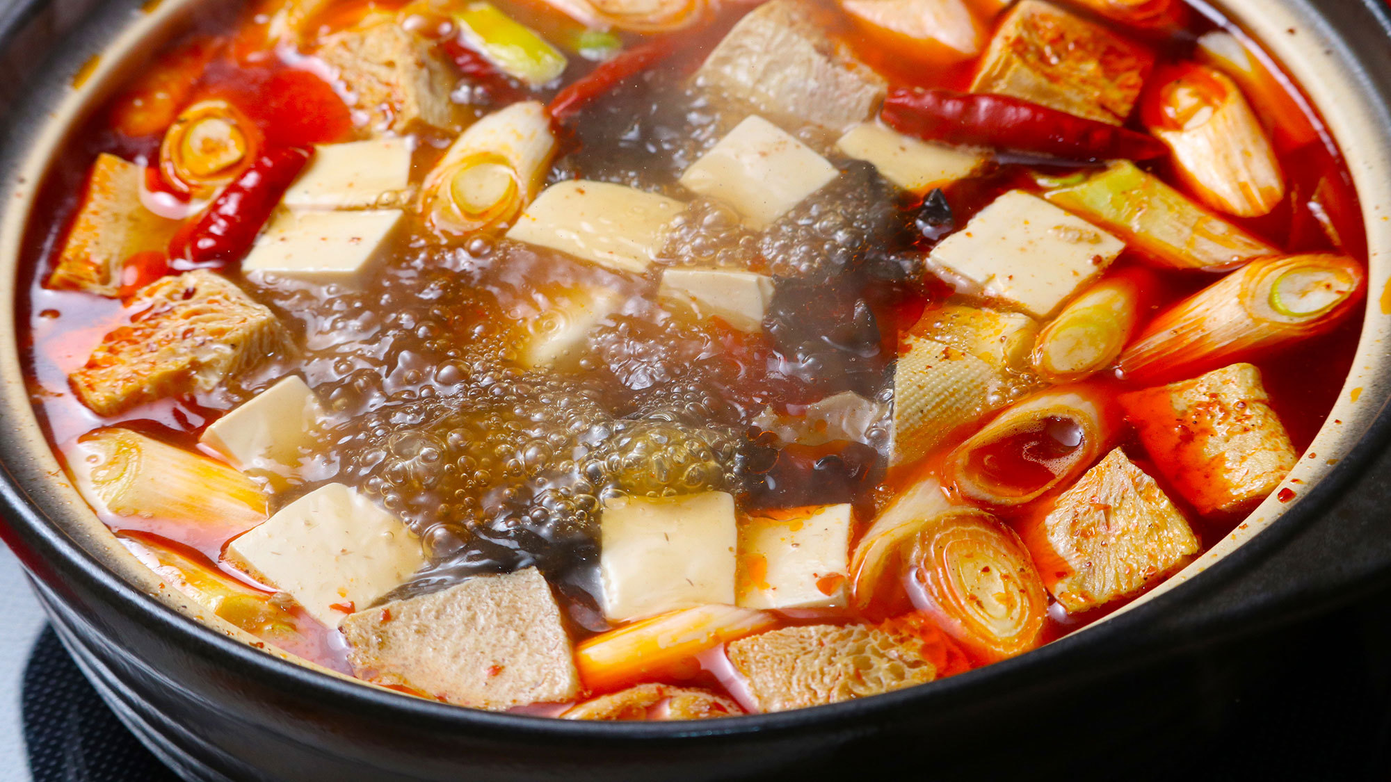 「辛・濃・旨」の三つのお鍋を楽しめるあったか鍋と冬の美食バイキング＜「万里」中華＆和食バイキング＞