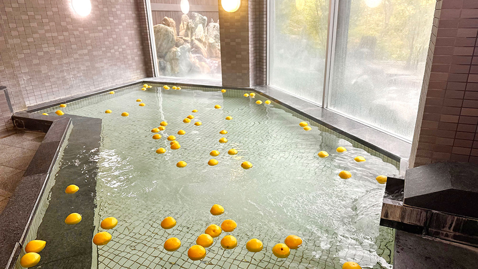 【森の湯・内湯】フルーツ風呂