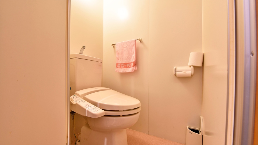 *【部屋/和室8畳】洗面所・トイレはセパレートです。