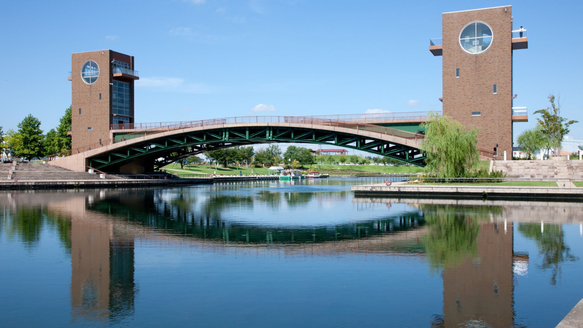 【富岩運河環水公園】世界一美しいスターバックスが有名の公園です。