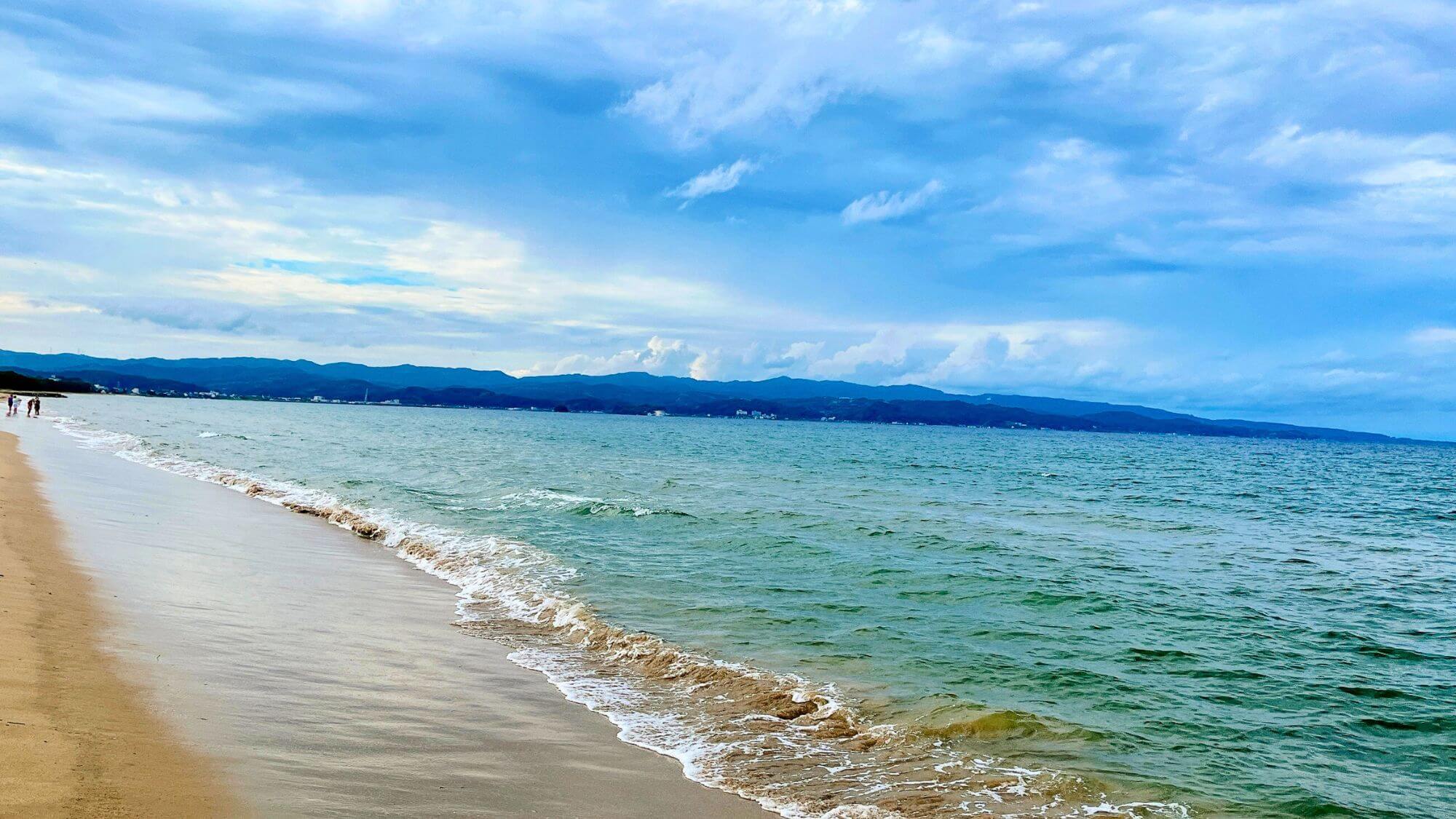 【島尾海水浴場】当館からお車で15分。夏は海水浴に、冬は絶景のビューポイントにおすすめです。