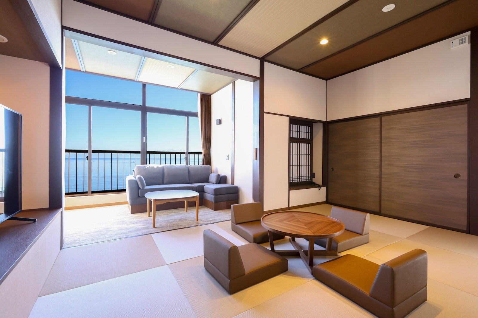 【NEWオープン】客室から富山湾と立山連峰の眺望を望む和モダン客室A