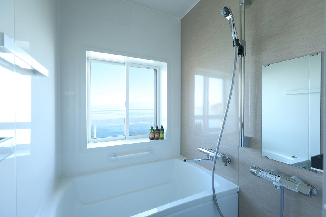 【NEWオープン】客室及びバスルームから富山湾と立山連峰の眺望を望む和モダン客室C