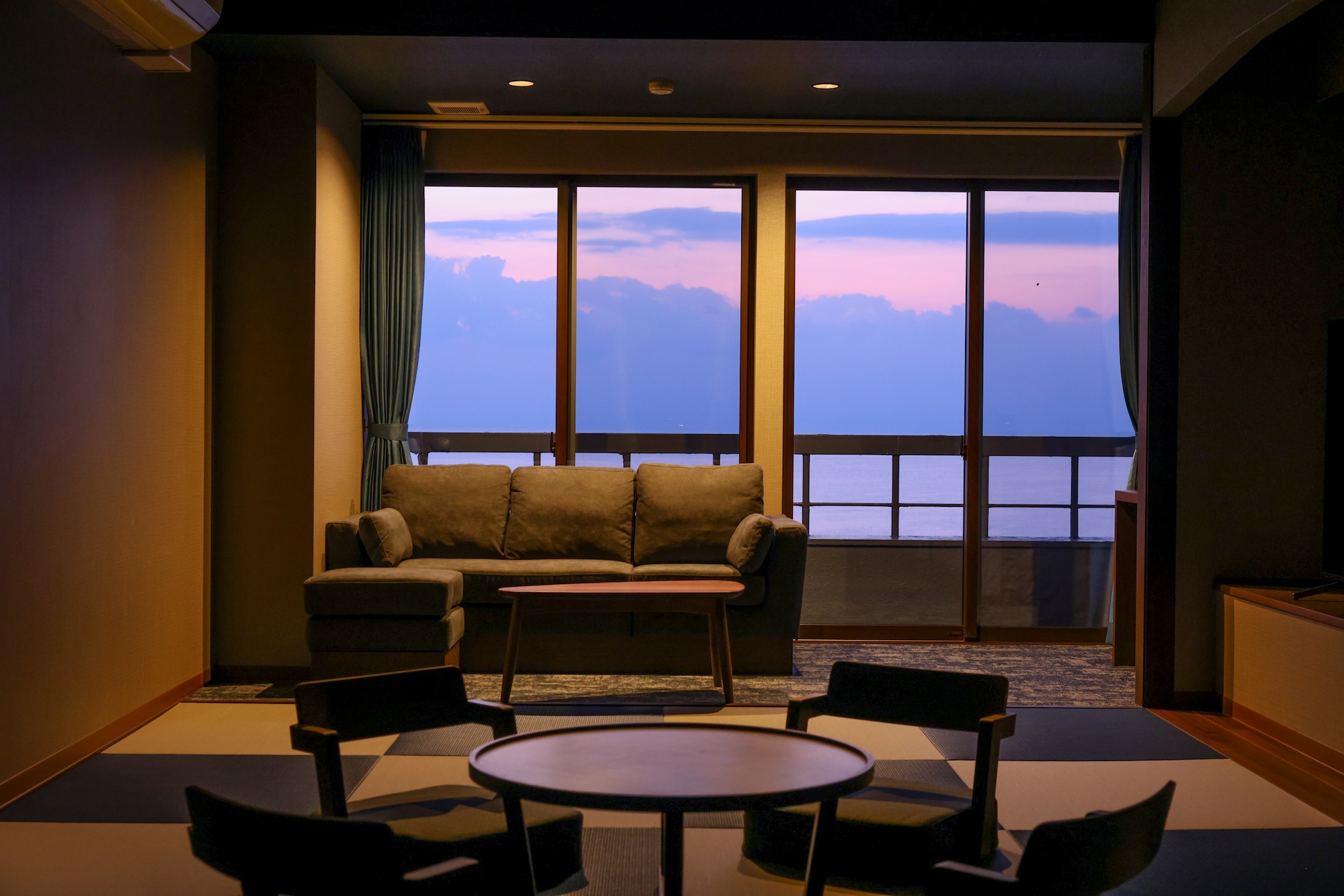 【NEWオープン】客室から富山湾と立山連峰の眺望を望む和モダン客室B