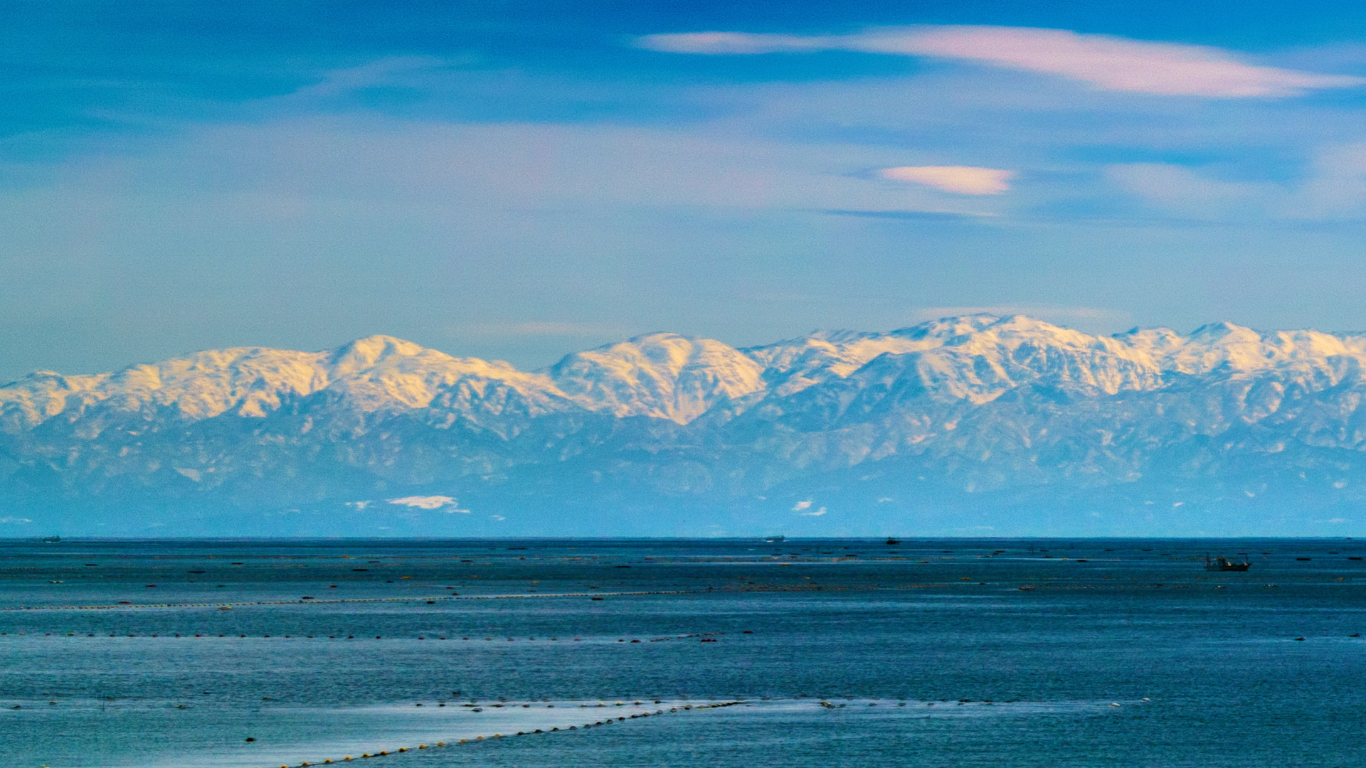 晴れた日には、露天風呂より富山湾と立山連峰が見えます。
