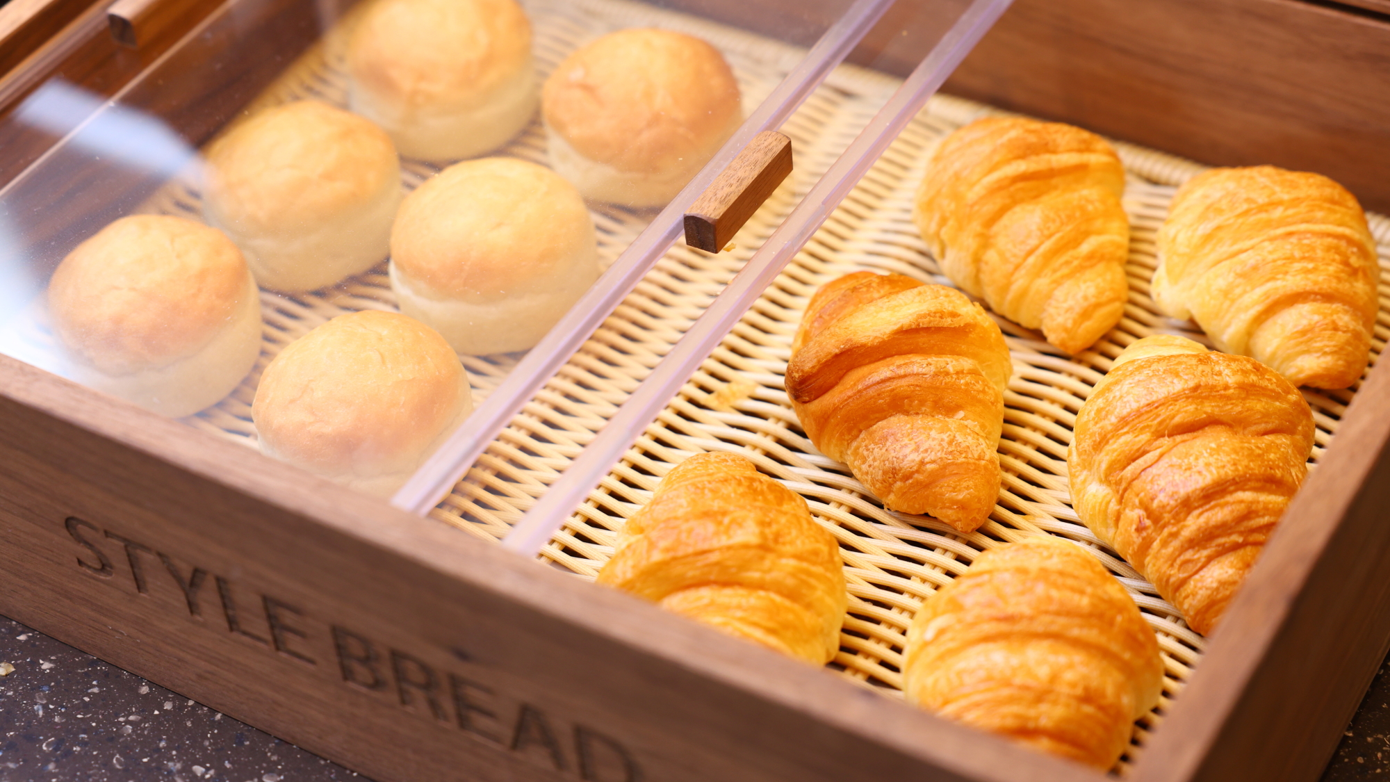 【朝食ビュッフェ】サクふわの食感が朝のひとときを贅沢に彩ります。