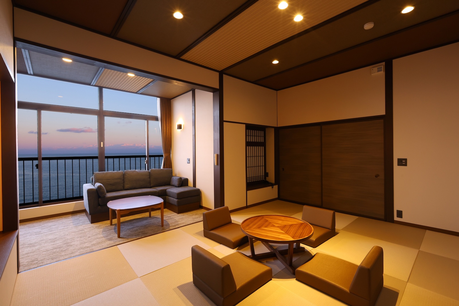 【NEWオープン】客室から富山湾と立山連峰の眺望を望む和モダン客室A