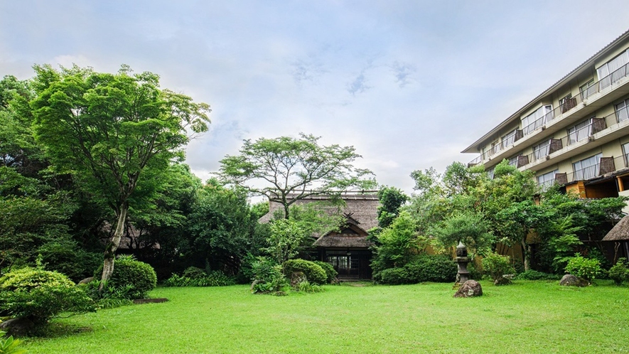 外観｜風情のある二千坪の日本庭園