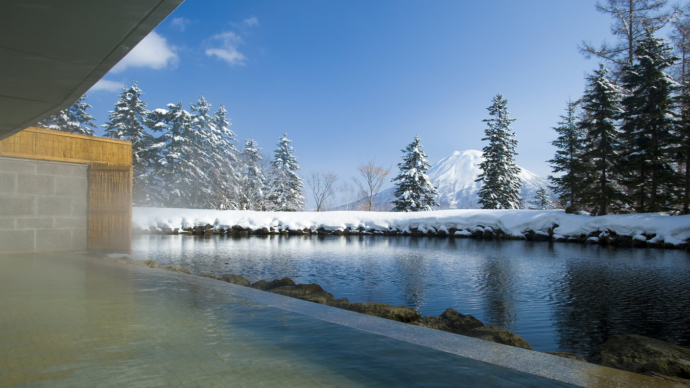【露天風呂・冬】源泉かけ流し温泉で心も体もリラックス。