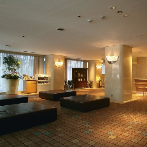 中島屋グランドホテルロビー、モダンな雰囲気でゆったりご利用頂けます