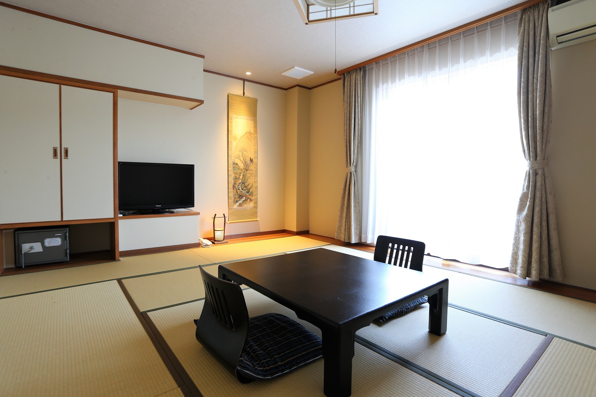 海側和室１０畳（洗面・トイレ付）