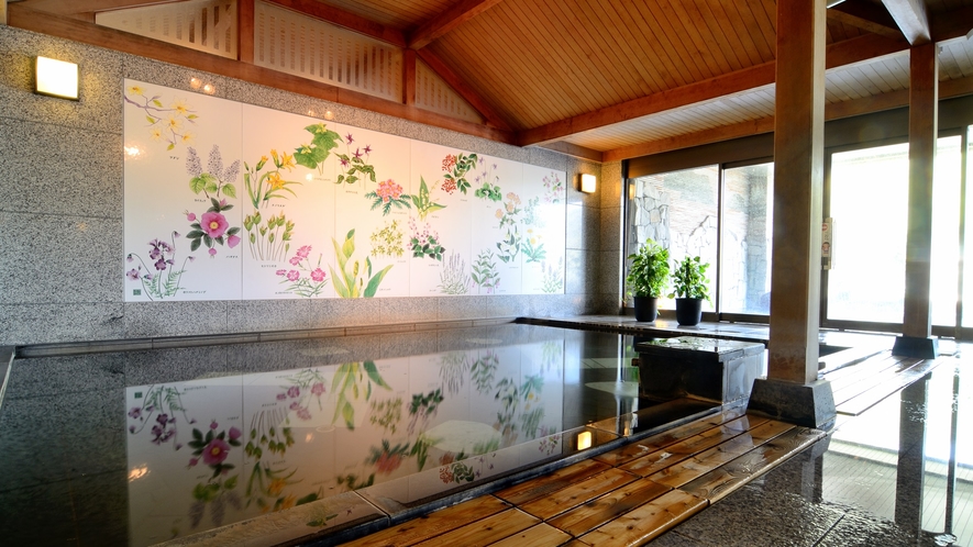 【大浴場】女性浴場には癒しの草花が描かれている場所が。