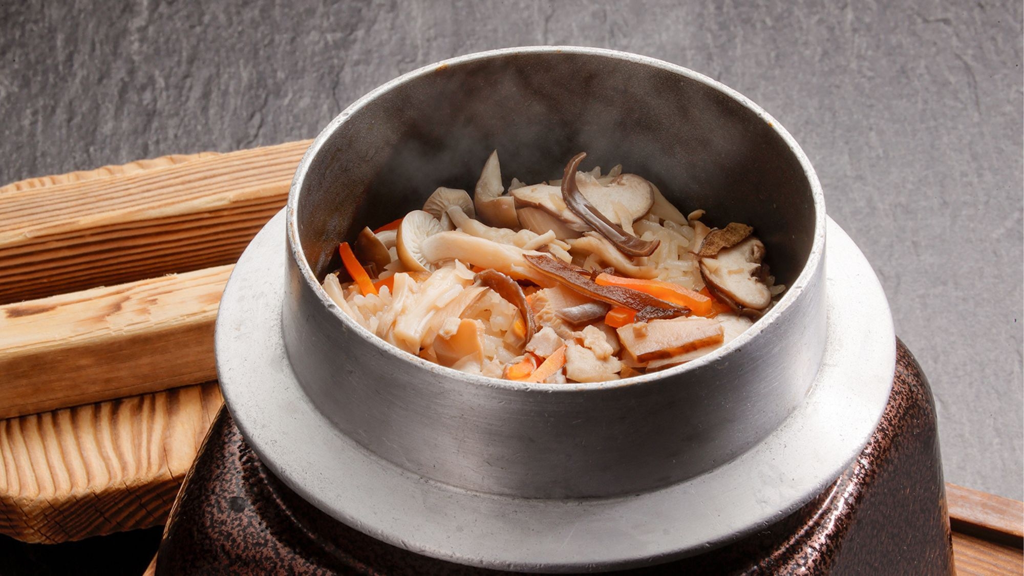錦秋の味覚を堪能 【秋の料理長特別会席】〜 三種の松茸料理と福島牛を愉しむ秋の宴≪個室確約≫