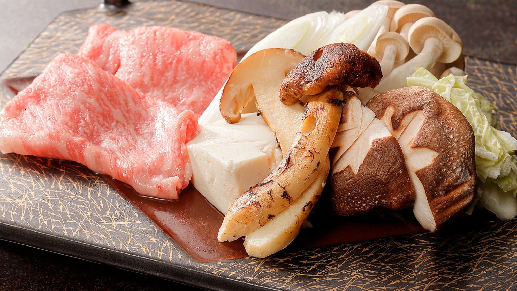 贅沢の極み！秋の味覚祭り☆コクと風味を楽しむ【福島牛と国産松茸のすき焼き】付　旬の美食ビュッフェ