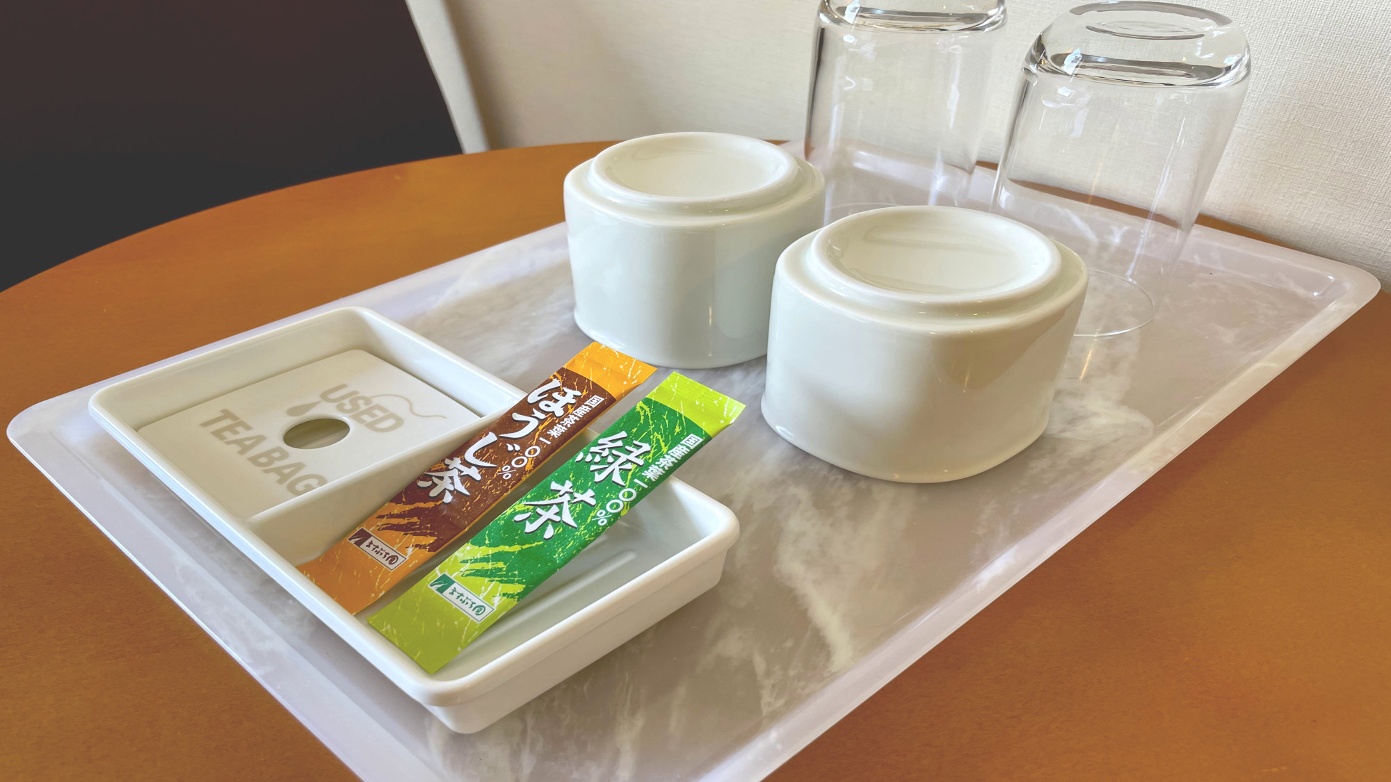 客室備品「紛茶と湯呑・グラス」