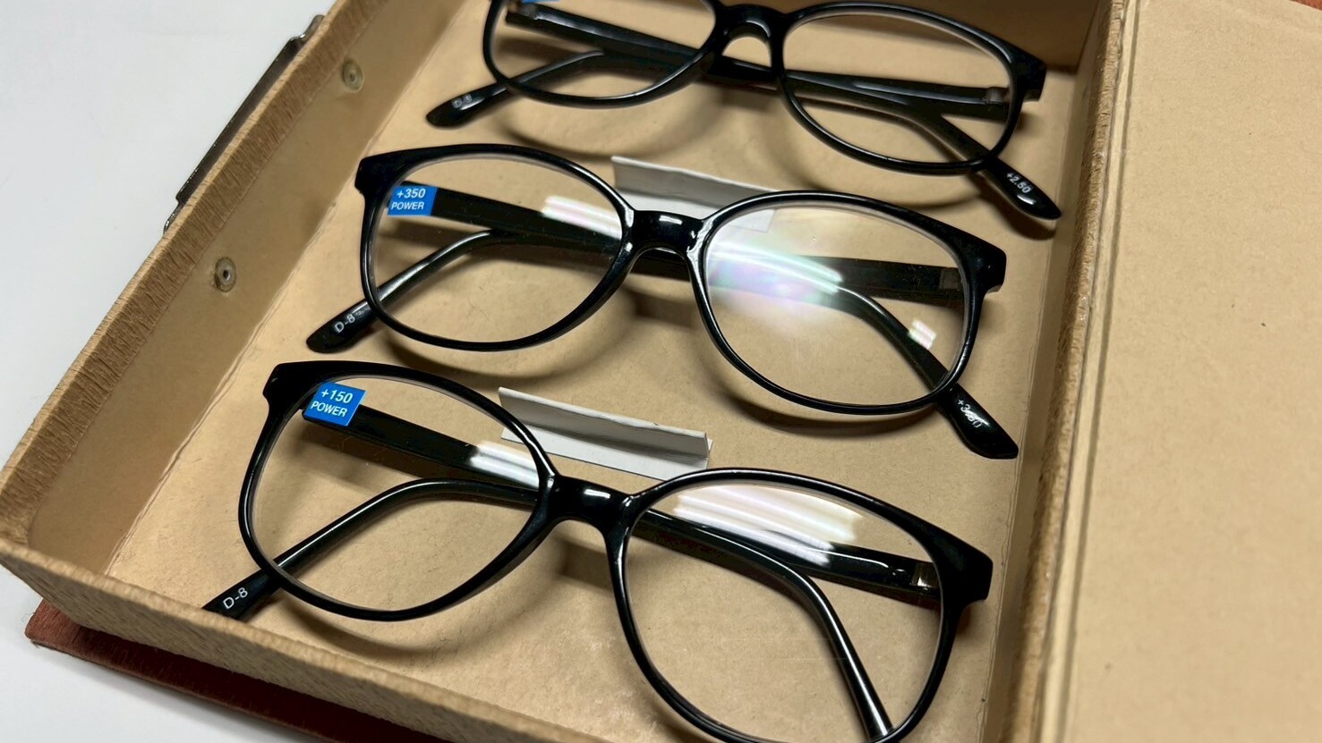 貸出品（老眼鏡。度数は数種類ご用意）