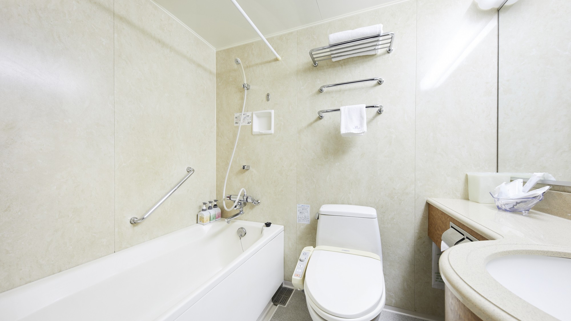 市内でのお風呂ランキングでも常にトップ。高評価の広々としたお風呂。