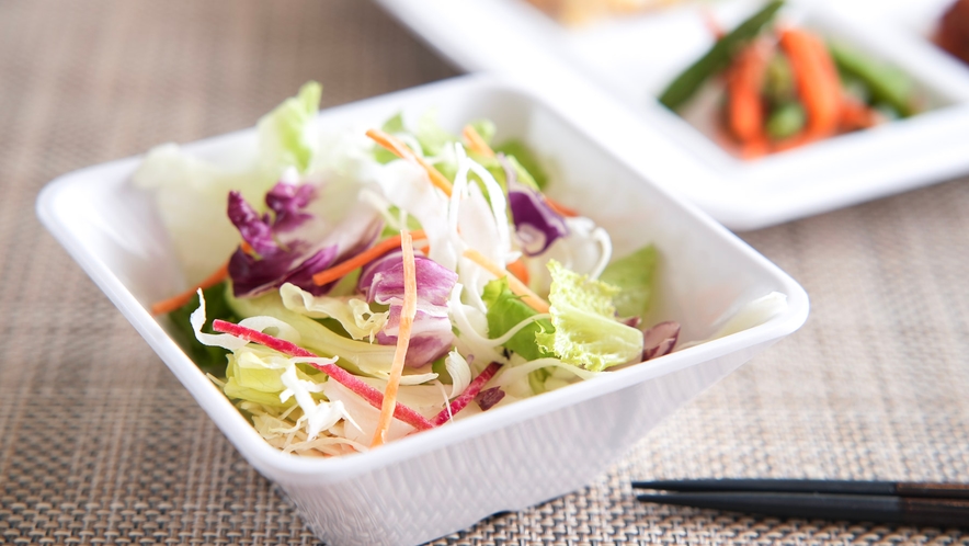 有機ＪＡＳ認定の野菜を使用したサラダ
