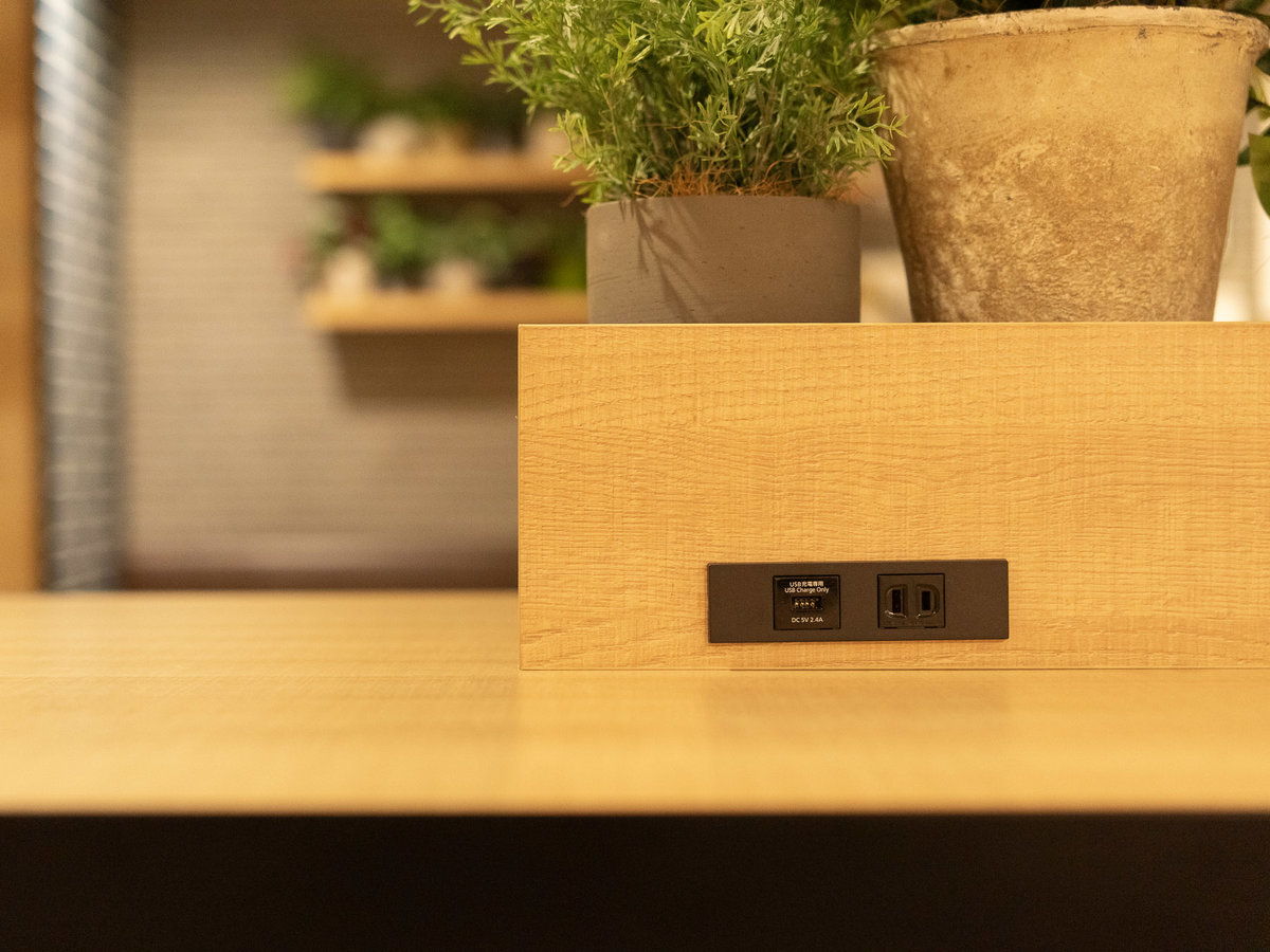 コンセントありでパソコン作業も捗ります