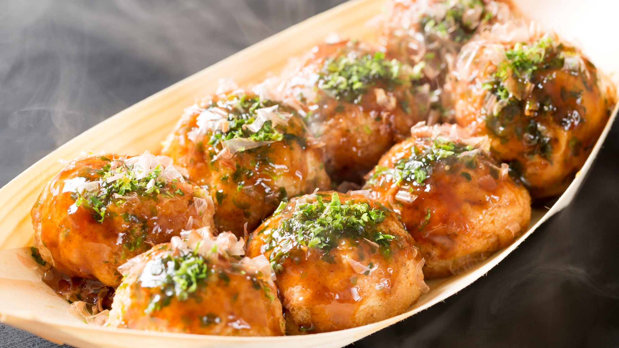 ご当地名物「たこ焼き」をホテル近くのお店で食べられる！※イメージ