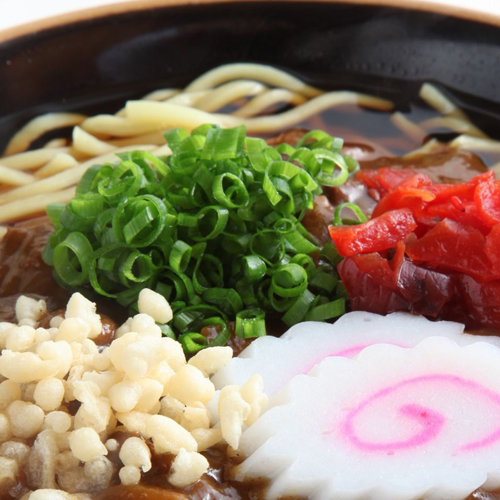 *大曲カレー旨麺（うーめん）。和風だしに、独特の麺を入れ、オリジナルカレーをかけています♪