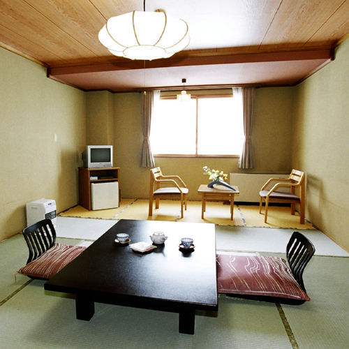 Old Japanese-style room (lake side)