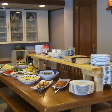 [1st floor dining room] Open ceiling design