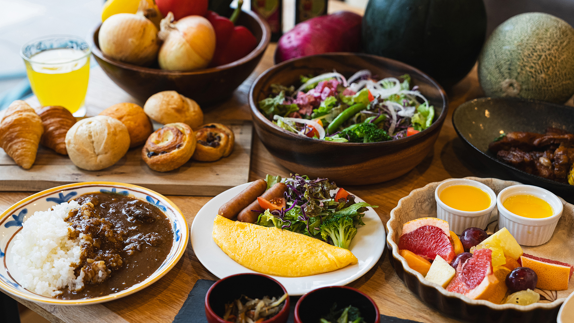 BREAKFAST｜和洋さまざまな料理を揃えた朝食ビュッフェで、自分らしい朝のひとときを。 
