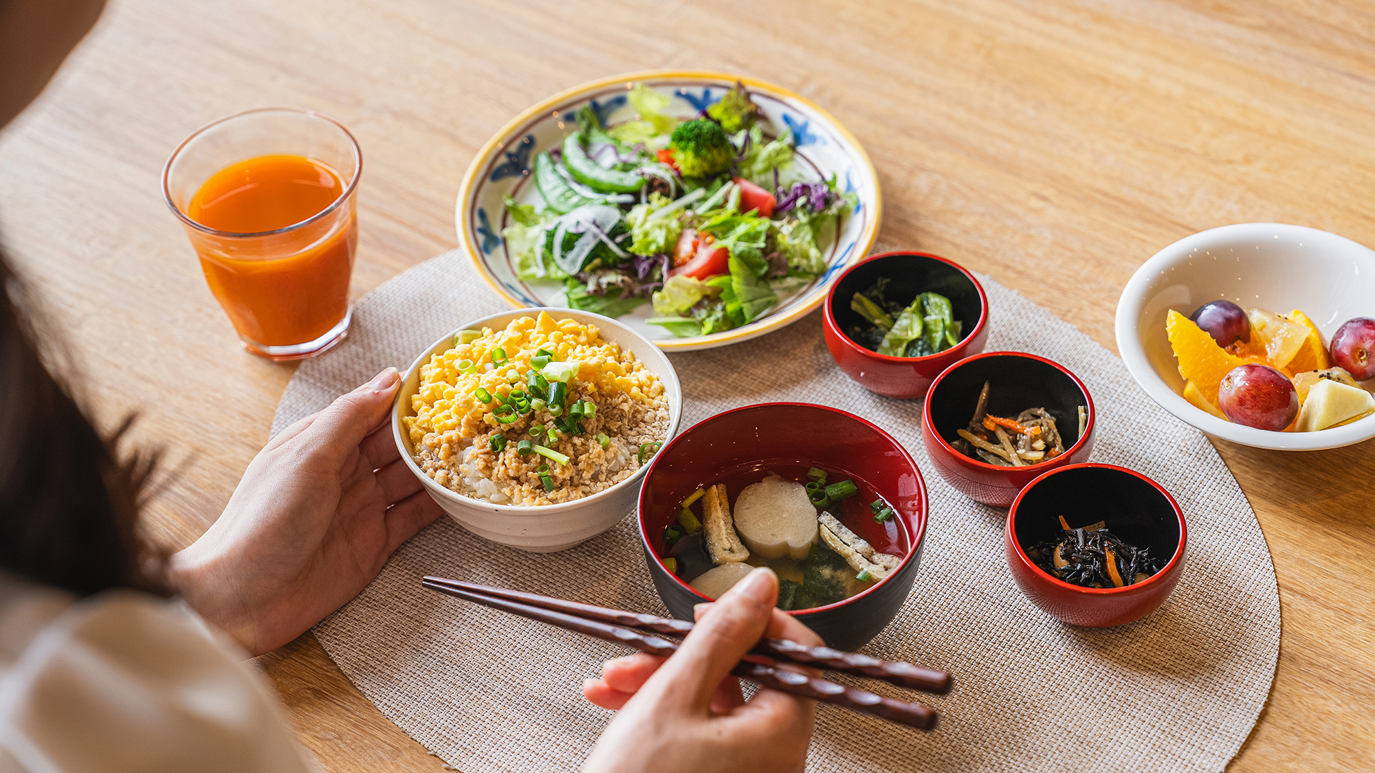 BREAKFAST｜新鮮な野菜や旬の食材を味わいながら、身体の内側からエネルギーチャージ。 
