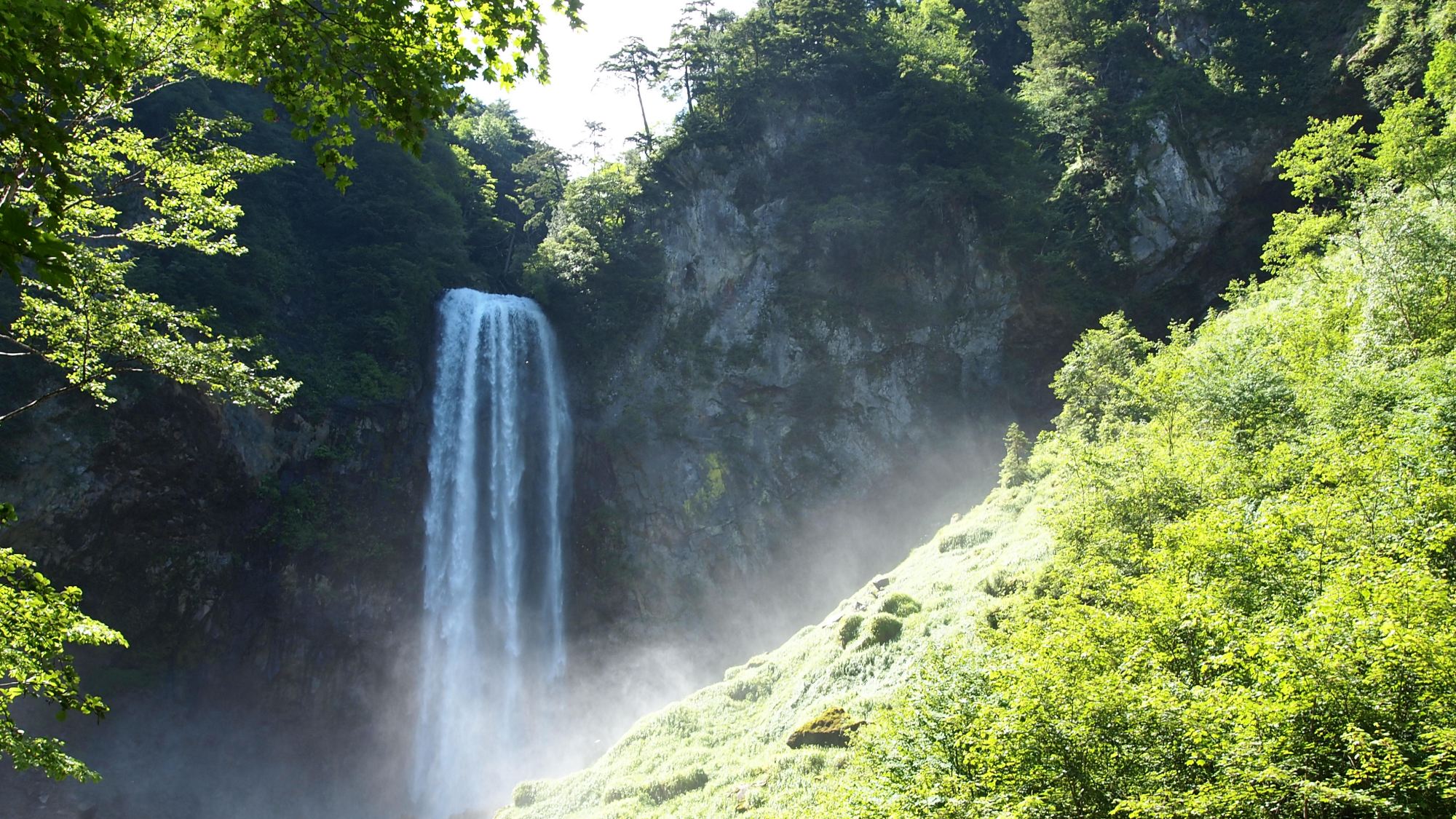 *平湯大滝（当館より車で13分）