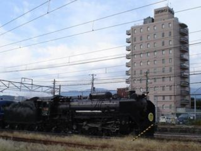 ホテルから見えるD51形式蒸気機関車