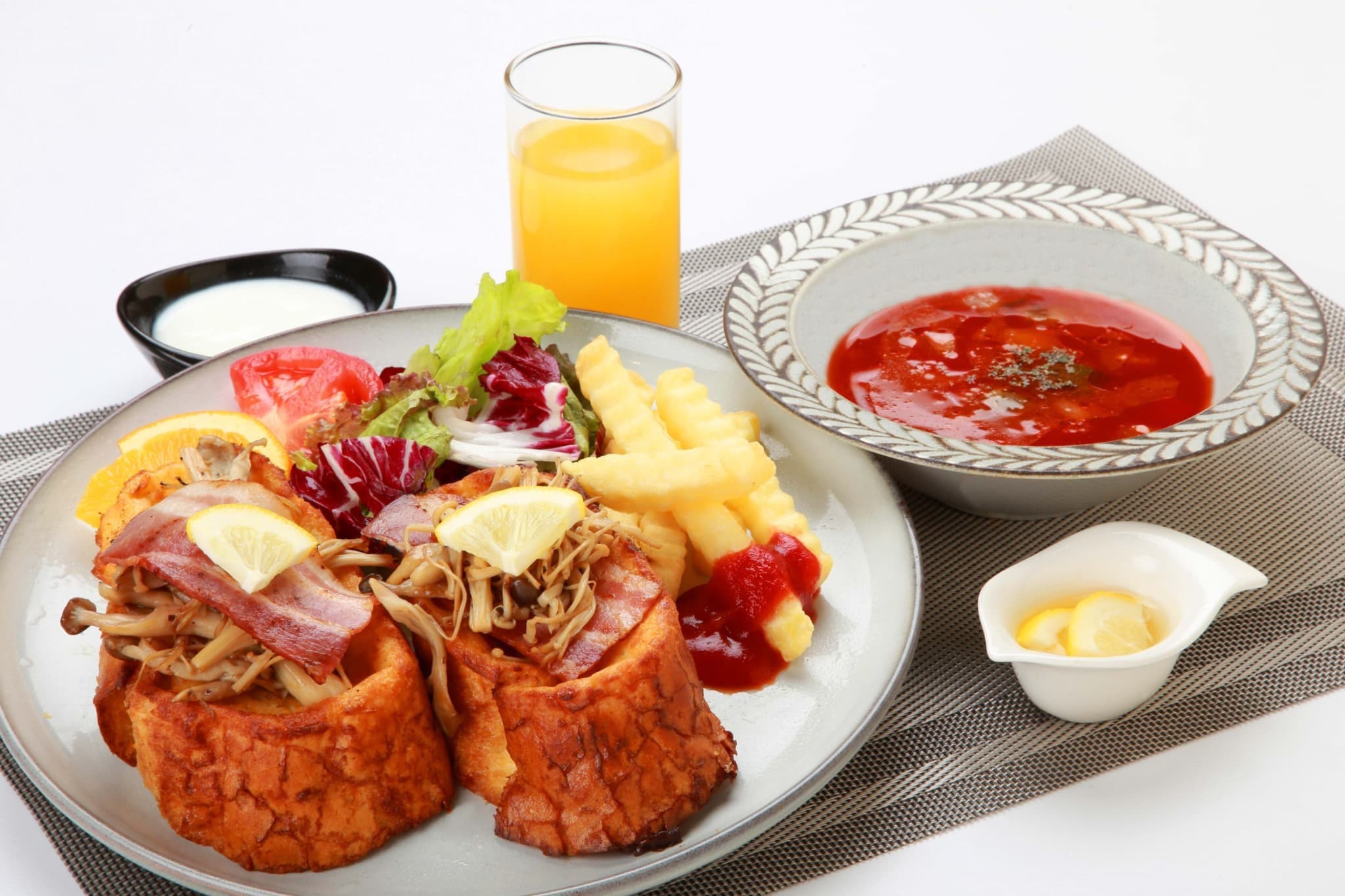 秋味覚フレンチトースト ～3種類のきのこグリルをのせて～