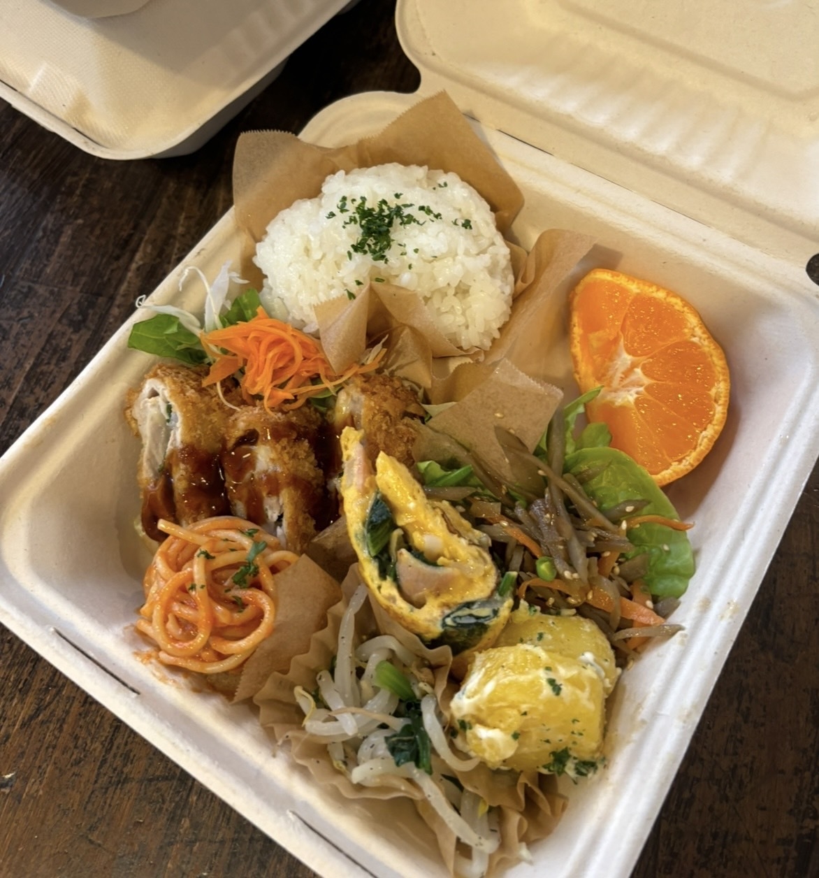 【軽めの夕食】地元人気カフェの『青森県産食材ディナーボックス（お弁当）』をお部屋で！