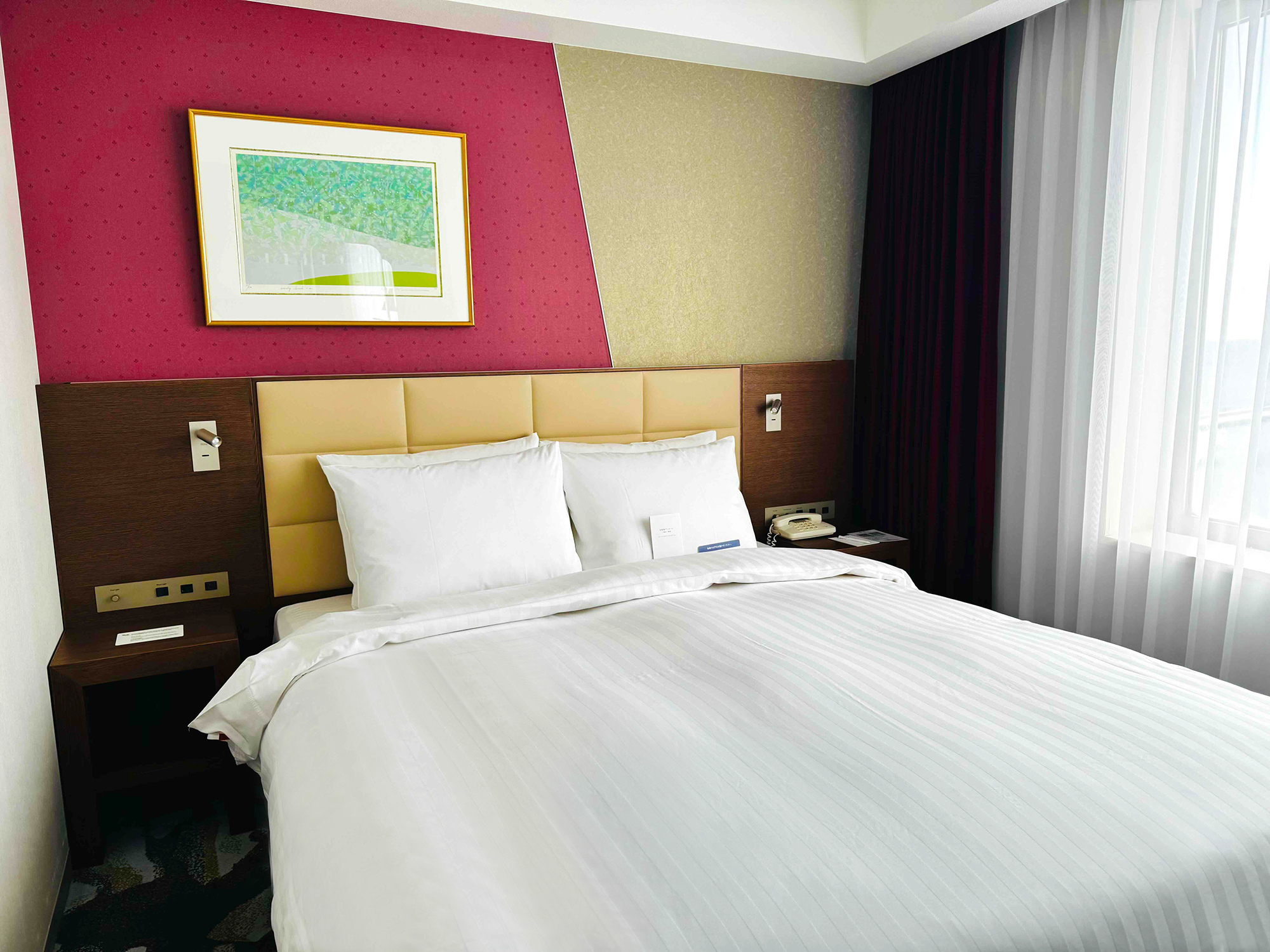 カップルや女子旅にもおすすめ！ベッド1つでも広々快適