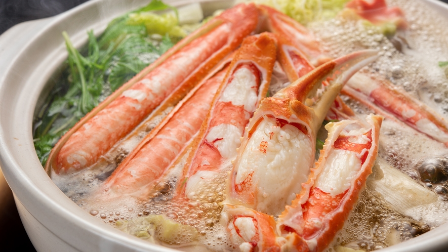 *［蟹すき一例］かに身、殻やお野菜から染み出たダシの旨味が広がる美味しいお鍋