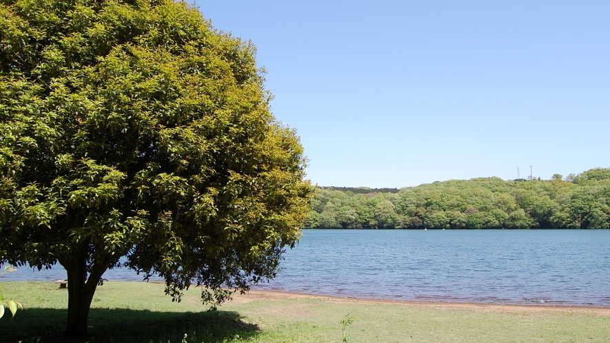   *[一碧湖／車で5分]周囲4kmひょうたん型の美しい湖。湖畔でのんびりピクニックもおすすめ。  