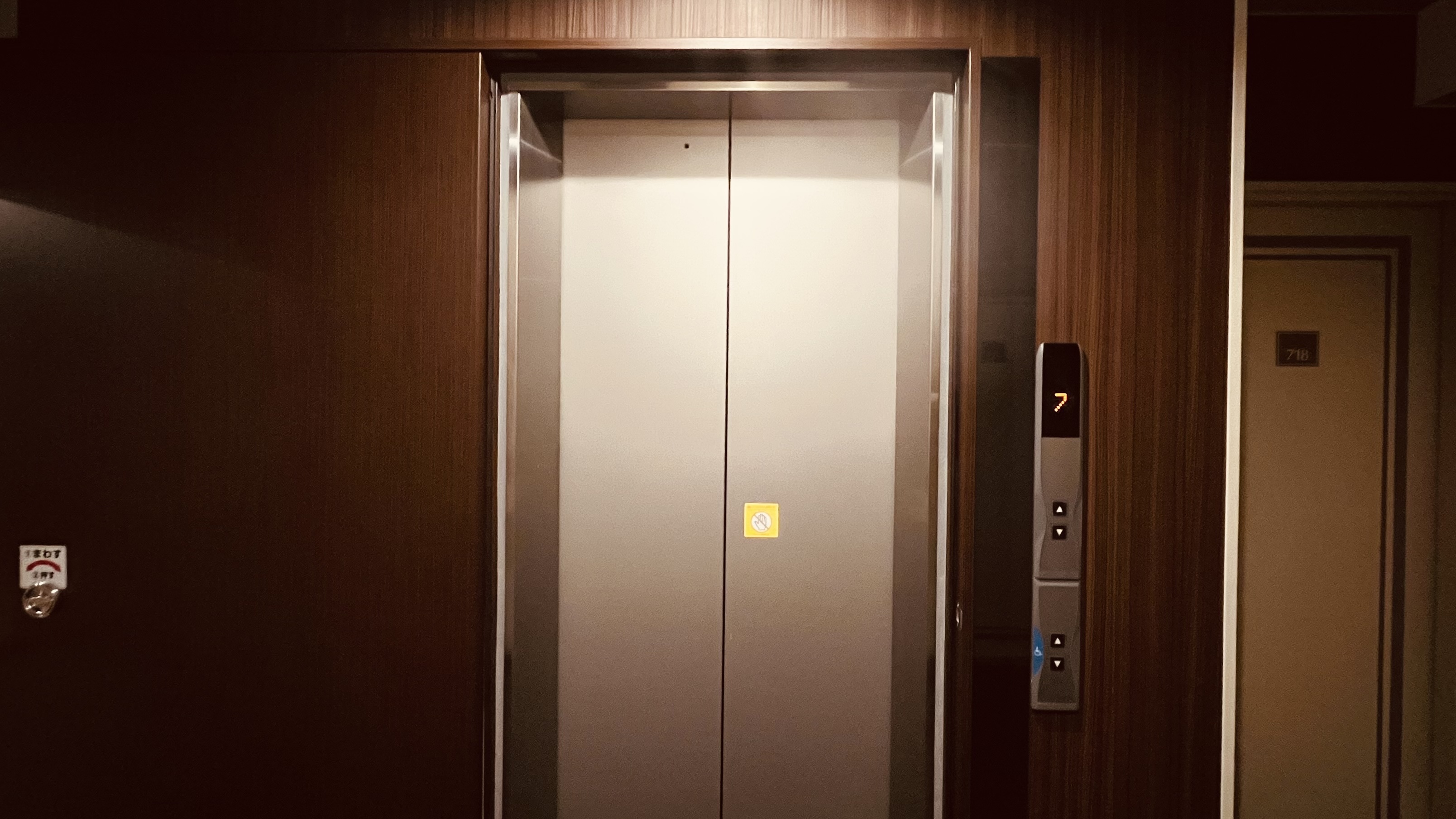 各階エレベーター＊夜